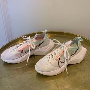 Nike Women Vista Lite Bright Crimson Sneakers Size 8 CI0905-102